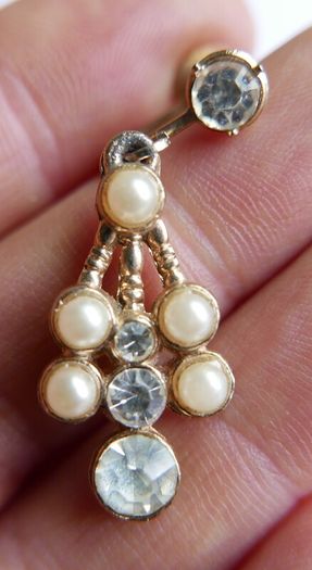 Vintage Earrings feature gold-tone screwback closures adorned with faux pearls and rhinestones