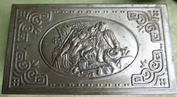 Vintage 1930 s Tin For State Express. Ornate Vintage State Express 333 Metal Tin With Wood Lining
