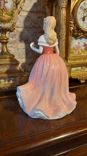 Royal Doulton figurine "Rosie" comes with box