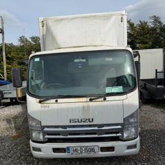 Isuzu 3.5 tonnes with Taillift