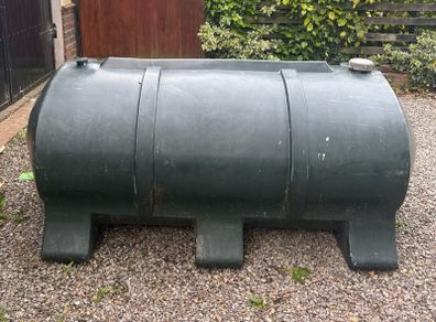 Oil tank