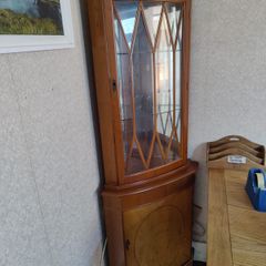 Corner cabinet