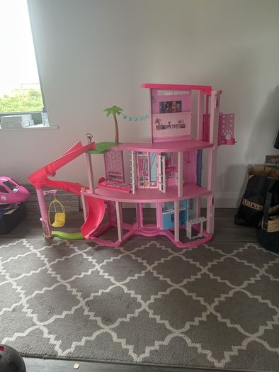 Barbie dreamhouse