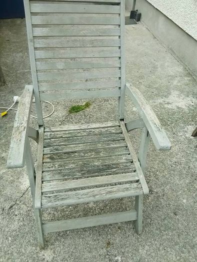 garden table and chairs
