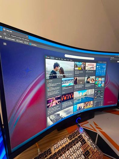 Samsung Odyssey G5 32" 144Hz Curved Gaming Monitor Like New, Boxed