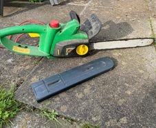 electric chainsaw