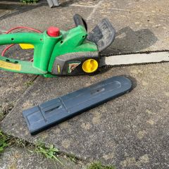 electric chainsaw