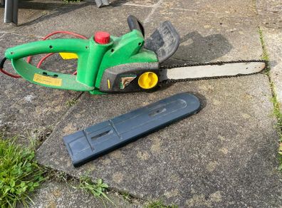 electric chainsaw