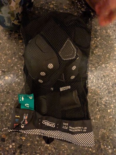 skating pads - small