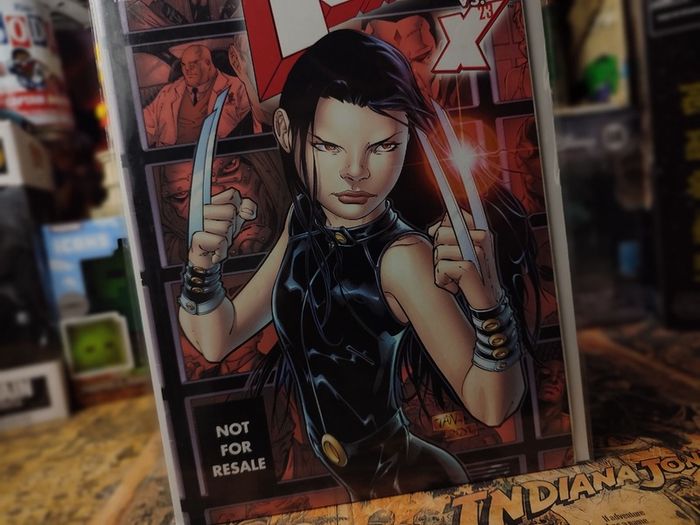 Uncanny X-Men ! Issue #451 ! 1st X-Men Versus X-23 ! Marvel Legends Edition ! 2004 ! by Marvel !