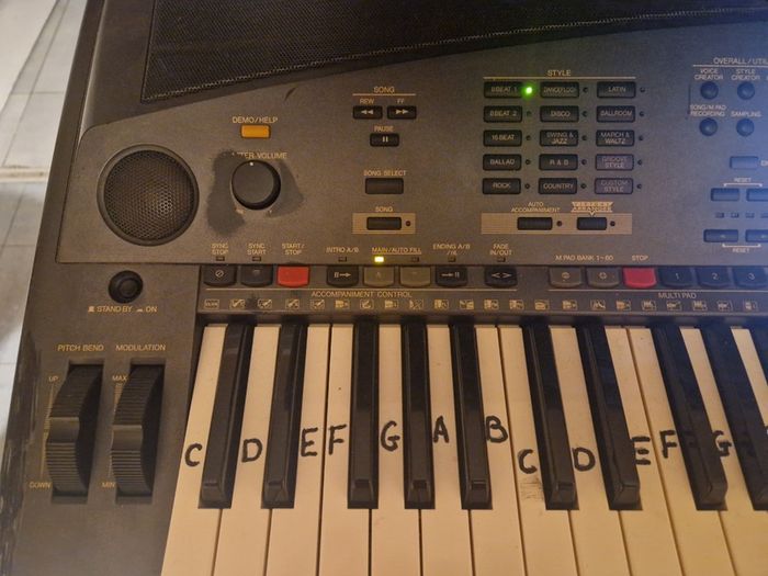 Yamaha PSR 8000 workstation keyboard