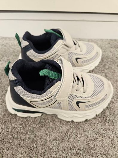 Boys runners size UK 9/26