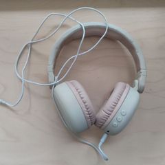 BNWOT Wired headphones