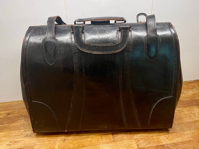 Vintage Black Leather Doctor's Bag / Gladstone Bag