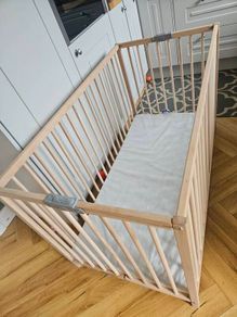 Foldable wooden cot