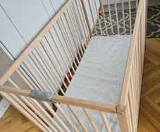 Foldable wooden cot