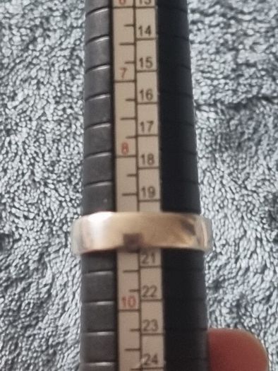 4 stunning rings,all silver,stones