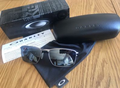 Oakley Conductor 6 Polarised sunglasses