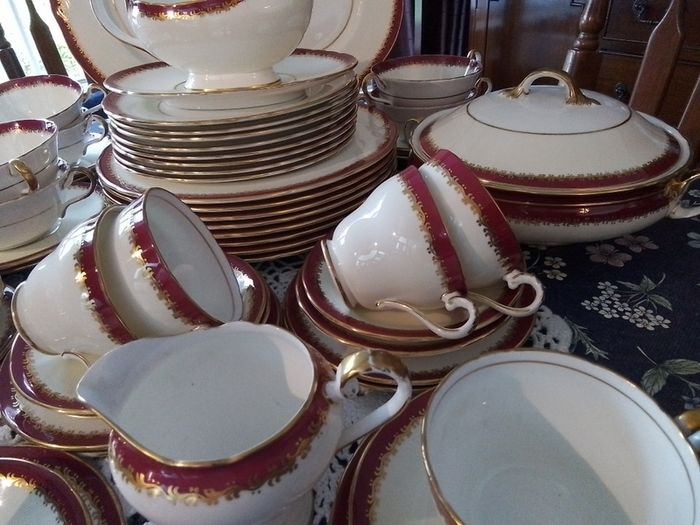 Aynsley Sixty One Piece Dinner Service