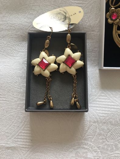 Johnny Loves Rosie Statement Necklet and Earrings