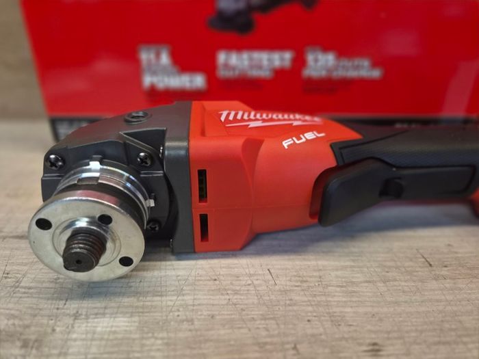Milwaukee 115/125mm 18V Grinder