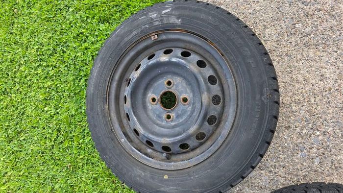 2 good condition tyres with wheels 14inch