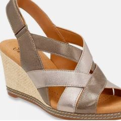 Clarks shoes / Clarks Leather Wedges. Size 6