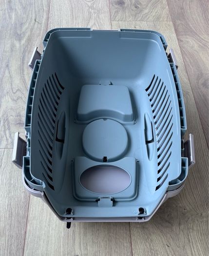 Dog carrier box