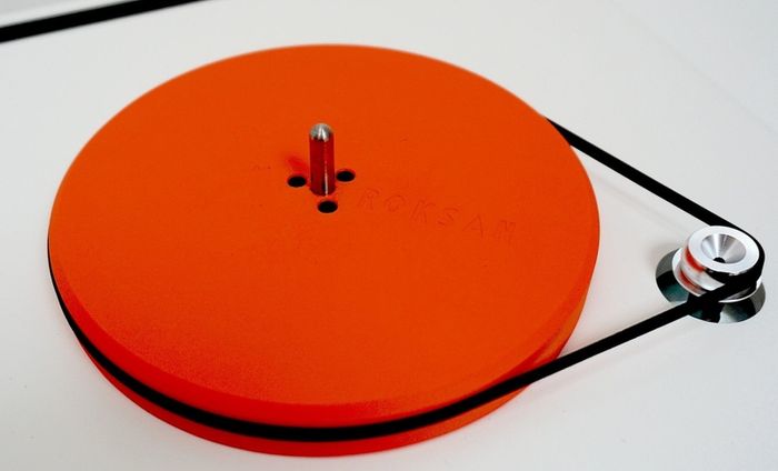 Rare Multy award winning Audiophile Quality Roksan Attessa Turntable ice White pristine condition Stunning bargain