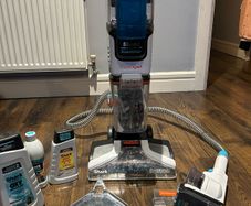 SHARK CarpetXpert with StainStriker EX200UK Upright Carpet Cleaner - White