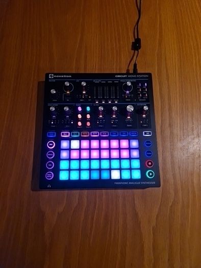 Novation  Circuit MonoStation