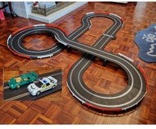 Scalextric New Loops Set: Supreme Police Chase Edition