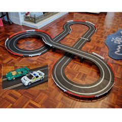 Scalextric New Loops Set: Supreme Police Chase Edition