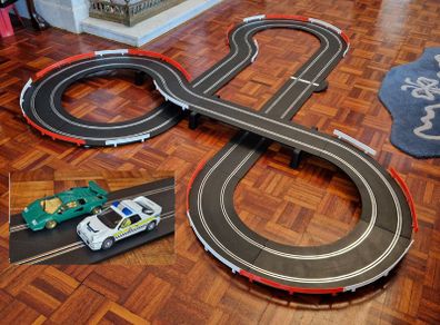 Scalextric New Loops Set: Supreme Police Chase Edition