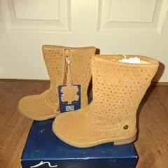 Gorgeous brand new leather boots size 7 jr