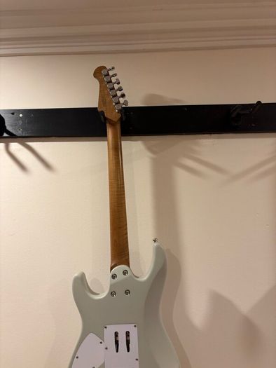 Electric guitar