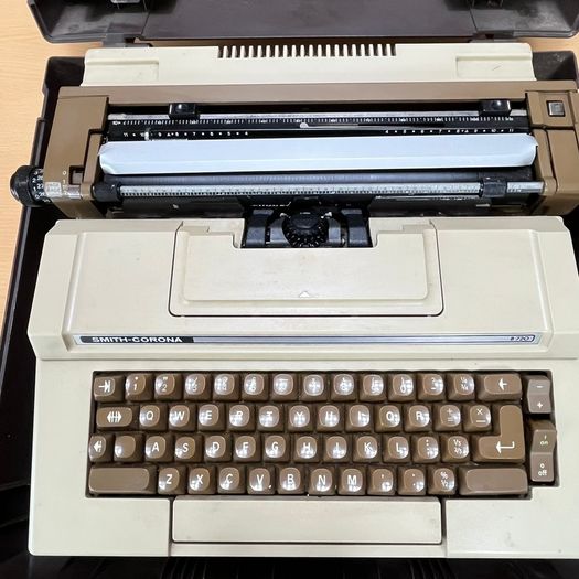 Vintage Smith Corona B 720 Electric Typewriter With Hard Carry Case - FAULTY