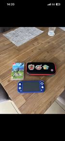 Nintendo Switch Lite + Zelda: Breath of The Wild + Case