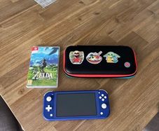 Nintendo Switch Lite + Zelda: Breath of The Wild + Case