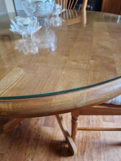 Round Kitchen table and chairs