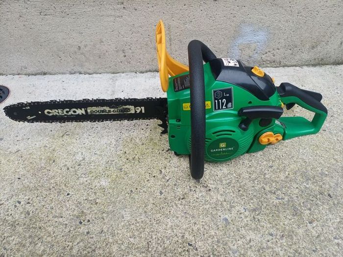 petrol chainsaw