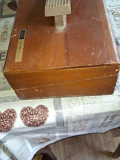 2 Vintage mid-20th-century Electric Shoe Polisher Kit Housed in a Wooden Storage Box. Postage Available or Collection PRICE IS FOR 1 ONLY