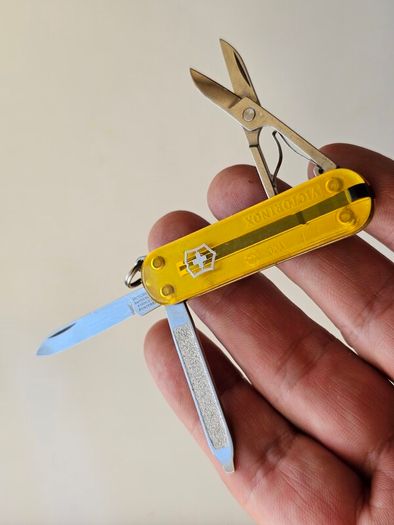 Victorinox Classic Sd 58mm Swiss Army Knife Keychain tool