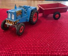Two vintage Triang (militar jeep + tugster tractor)