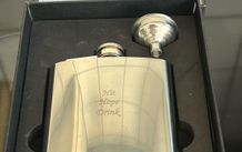 Hip flask with funnel