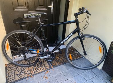 As new Trek FX1 XL 22.5 inch frame 700x35c wheels 21 speed very light bike