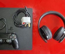 PS4 Slim 1TB (Pre-Loved) + 5D Headphones