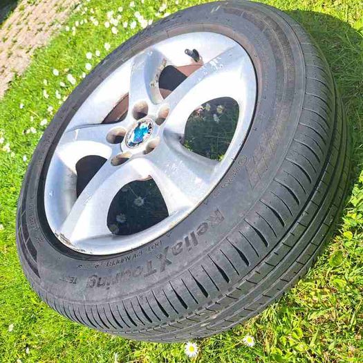 Tyre 195/55 R15 in excellent condition on Skoda Fabia Alloy Wheel
