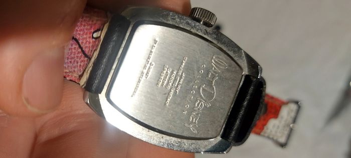 Minnie mouse ,walt disney vintage watch collection,plus 2 free used toys ,used condition, free shipping within Ireland, sold as is.