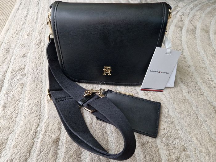 Tommy Hilfiger handbag